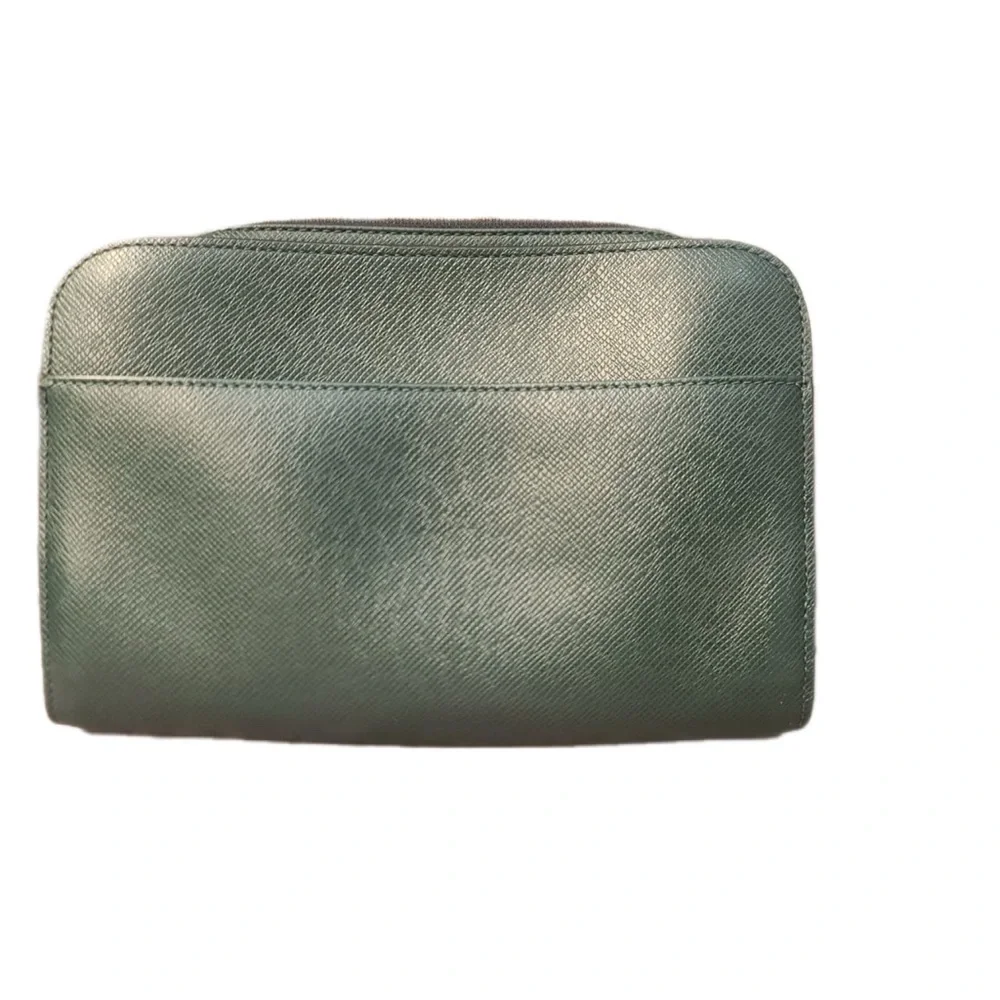 Louis Vuitton Taiga Baikal Epicea Leather Clutch Bag